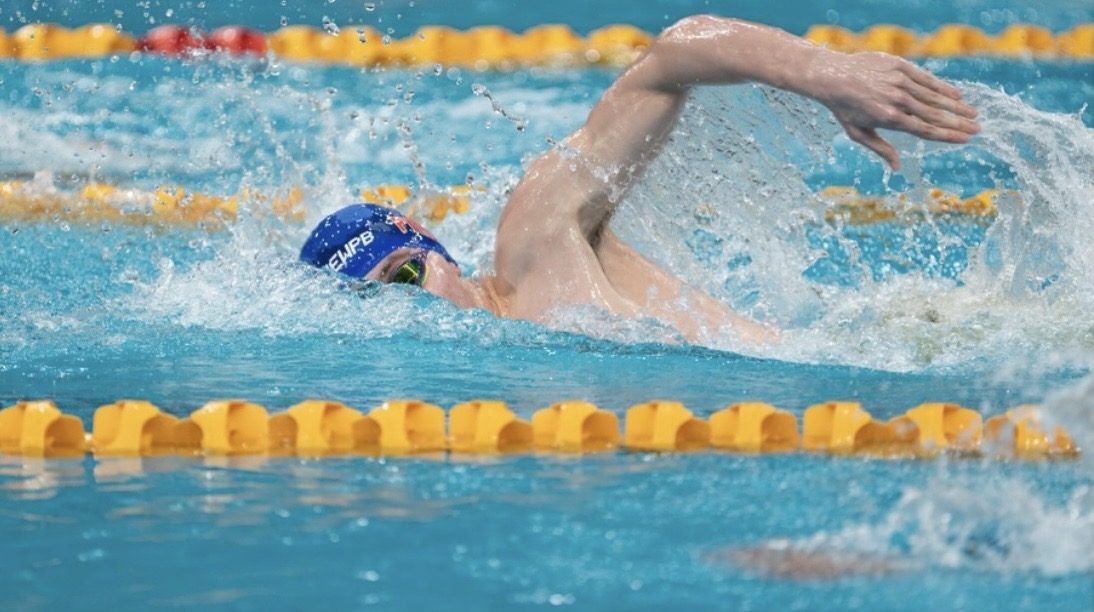 Dan swimming freestyle